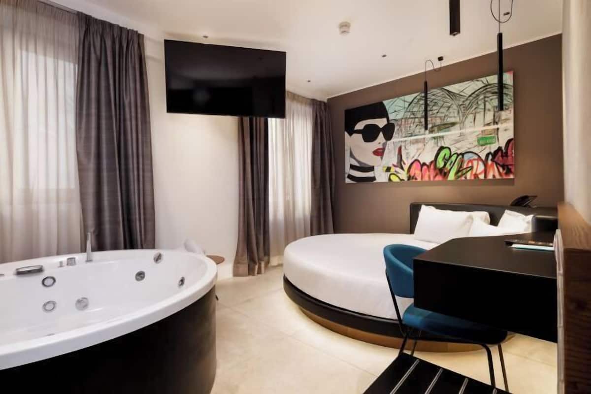 1 Schlafzimmer, hochwertige Bettwaren, Daunenbettdecken, Zimmersafe