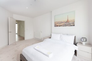 Two- Bedroom Apartment | 2 bedrooms, free WiFi - Amazing Apart. -City Airport and Excel 3 (London)