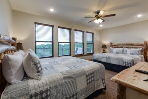 8 soverom, strykejern/-brett, reiseseng for barn og wi-fi (inkludert)