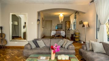 Free daily cooked-to-order breakfast