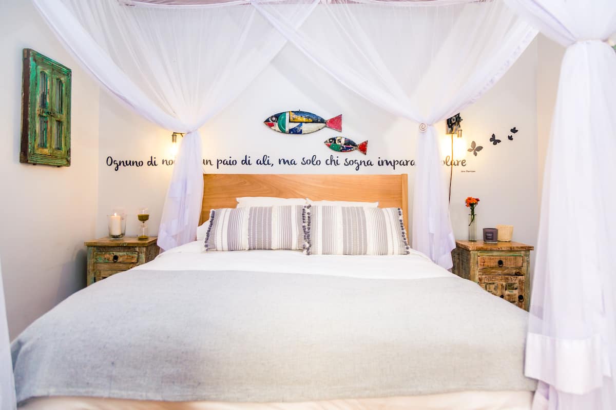 Habitación estándar doble (Omweza) | Ropa de cama de alta calidad, cortinas opacas, camas supletorias