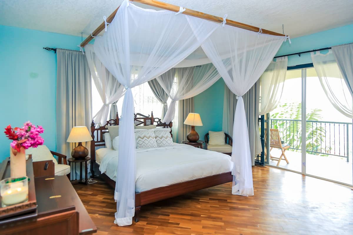 Habitación doble superior (Nyanga) | Ropa de cama de alta calidad, cortinas opacas, camas supletorias