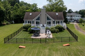 Terrace/patio - Private Waterfront Home w/ Pier and 2+ Acres! (Deale)