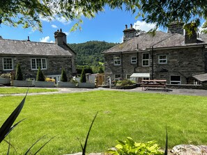 Terrace/patio - Tyn Y Fron Country House (Betws-Y-Coed)