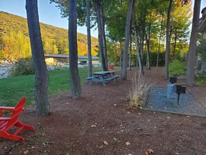 Outdoor dining - River in your Backyard (Lincoln)