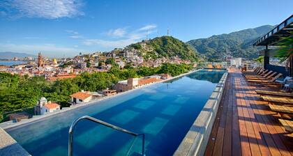 Chic, Spacious Condo | Great Walkability, Pool, Gym, Rooftop Views