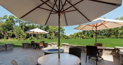 Cobblestone Hotel & Suites - Urbana
