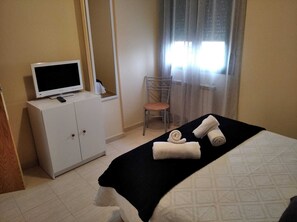 1 bedroom, iron/ironing board, cots/infant beds, free WiFi