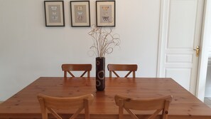 Dining - Lavender House has 2 bedrooms sleeping 4 people. (Étaules)