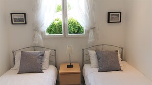 2 bedrooms, free WiFi - Lavender House has 2 bedrooms sleeping 4 people. (Étaules)