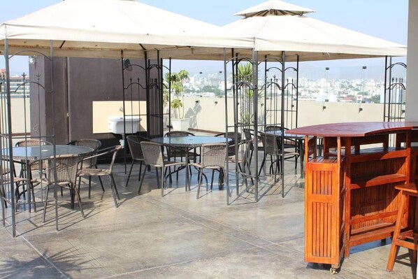 Outdoor dining - SUITABLE FURNISHED 1DRM MIRAFLORES (Urb Cercado de Miraflores)