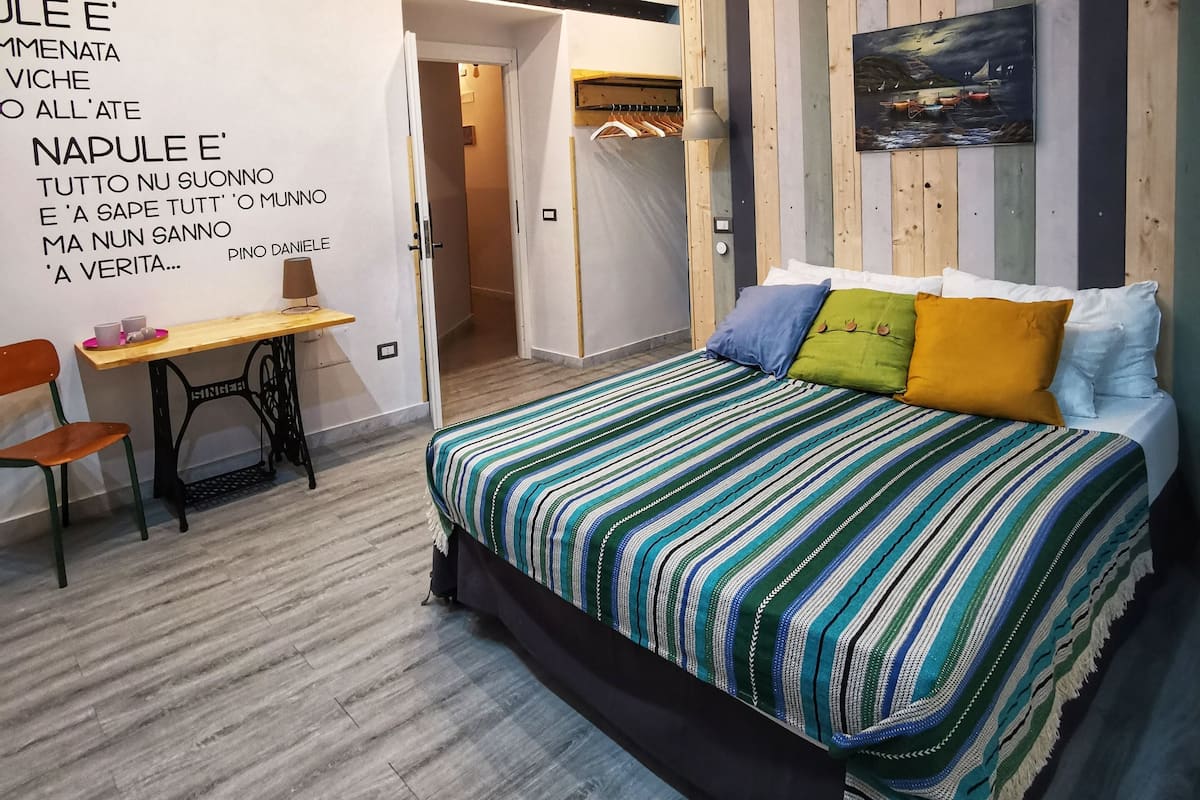 Habitación doble Deluxe (2) | Muebles diferentes, escritorio y espacio para trabajar con laptop