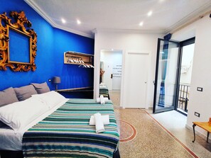 Deluxe Double Room (1) | Individually furnished, desk, laptop workspace, blackout drapes - Miracolo Al Duomo (Naples)