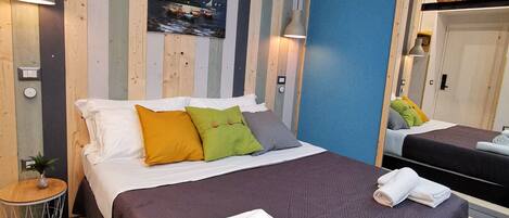 Deluxe-Doppelzimmer (2) | Individuell eingerichtet, Schreibtisch, laptopgeeigneter Arbeitsplatz