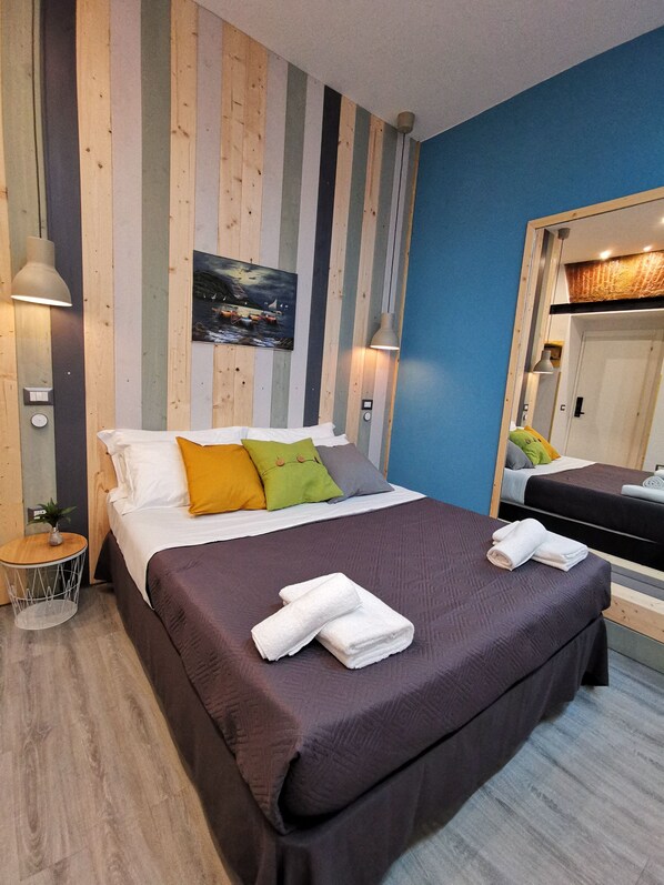 Deluxe Double Room (2) | Individually furnished, desk, laptop workspace, blackout drapes - Miracolo Al Duomo (Naples)