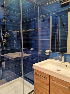 Deluxe Double Room (1) | Bathroom - Miracolo Al Duomo (Naples)