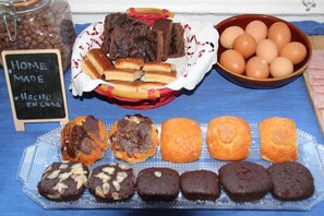 Buffet déjeuner gratuit tous les jours