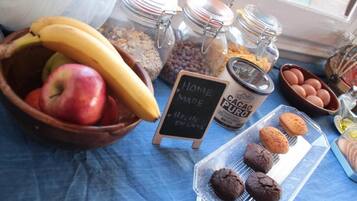 Free daily buffet breakfast
