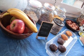 Café da manhã com buffet grátis todos os dias