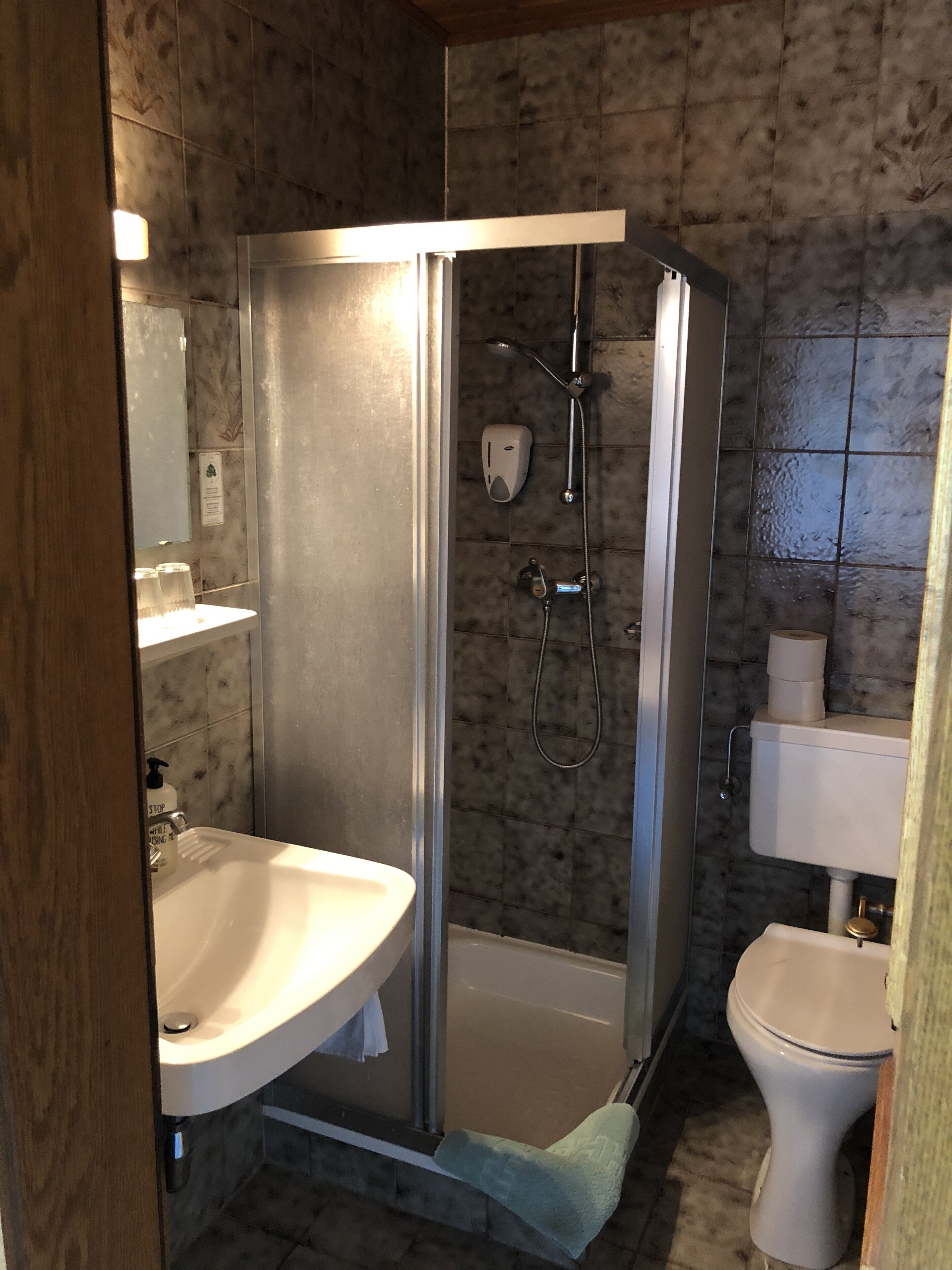 standard quadruple room | desk, soundproofing, free wifi, bed sheets