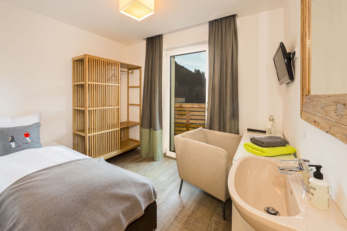 Single Room, Balcony | 1 bedroom, desk, soundproofing, free WiFi