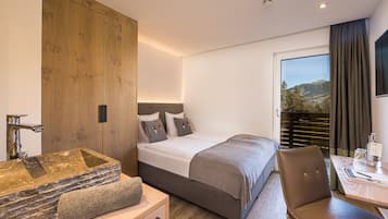 Business-Doppelzimmer, Bergblick | Schreibtisch, schallisolierte Zimmer, kostenloses WLAN, Bettwäsche