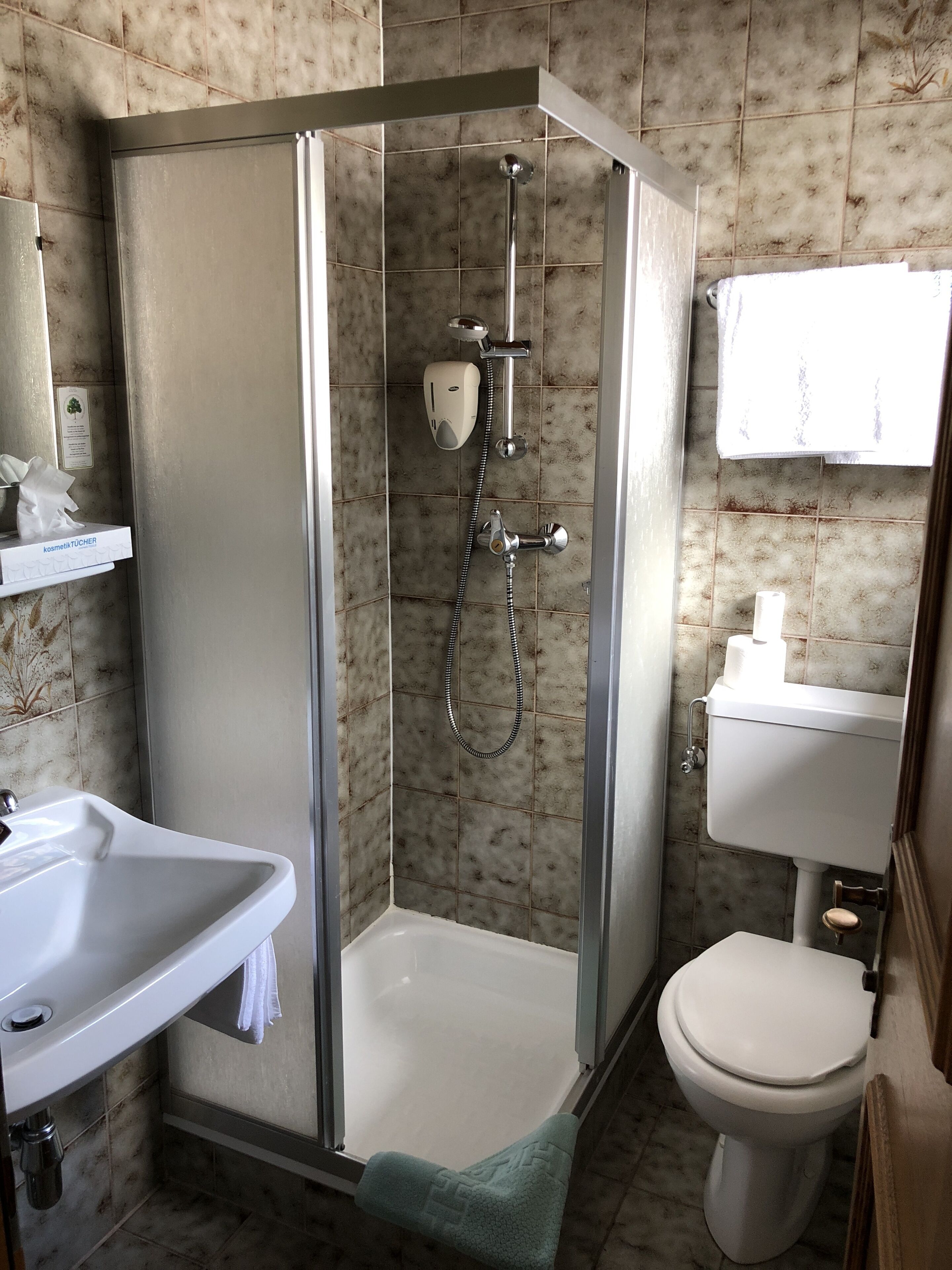 basic double room, balcony | desk, soundproofing, free wifi, bed sheets