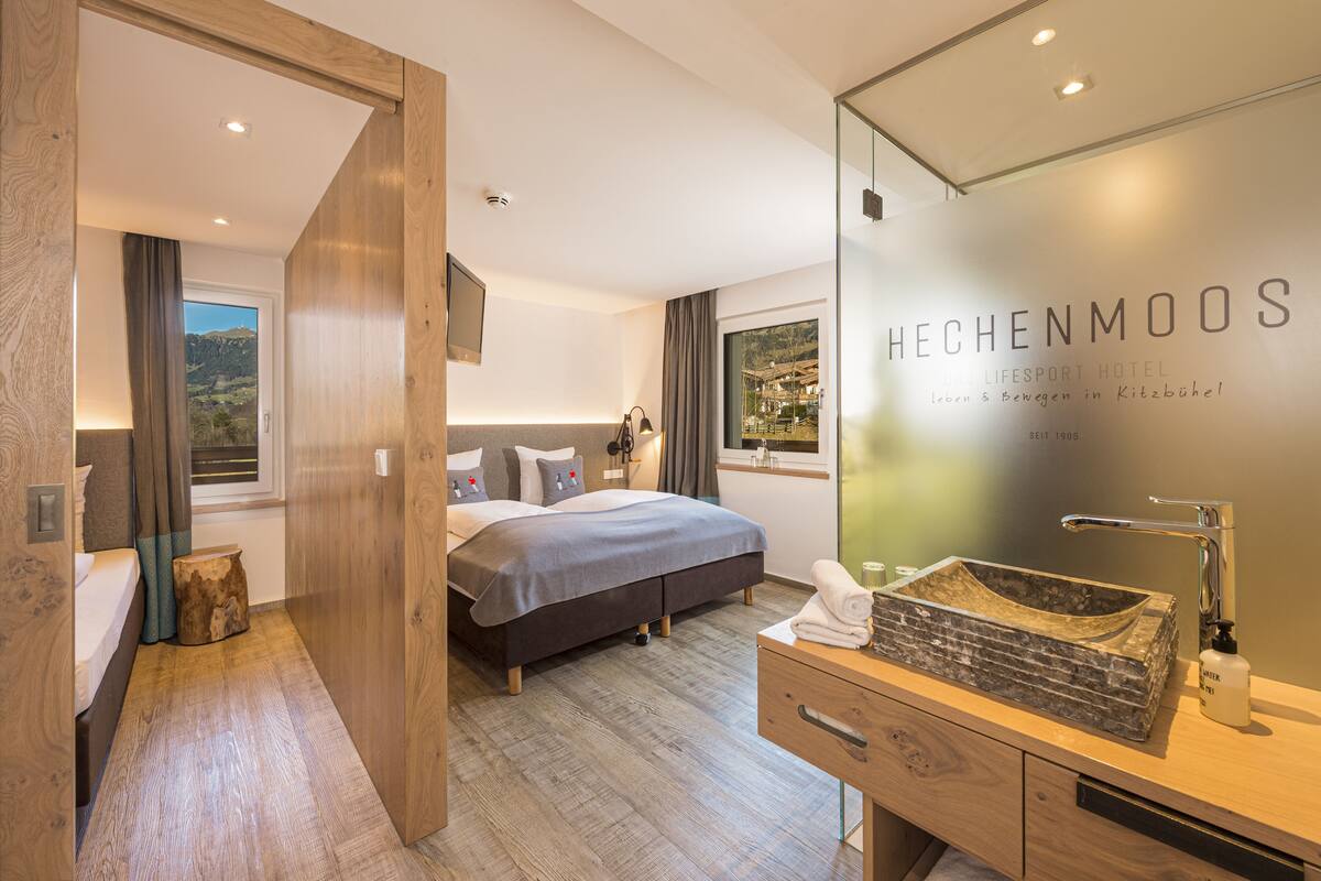 deluxe double room | desk, soundproofing, free wifi, bed sheets