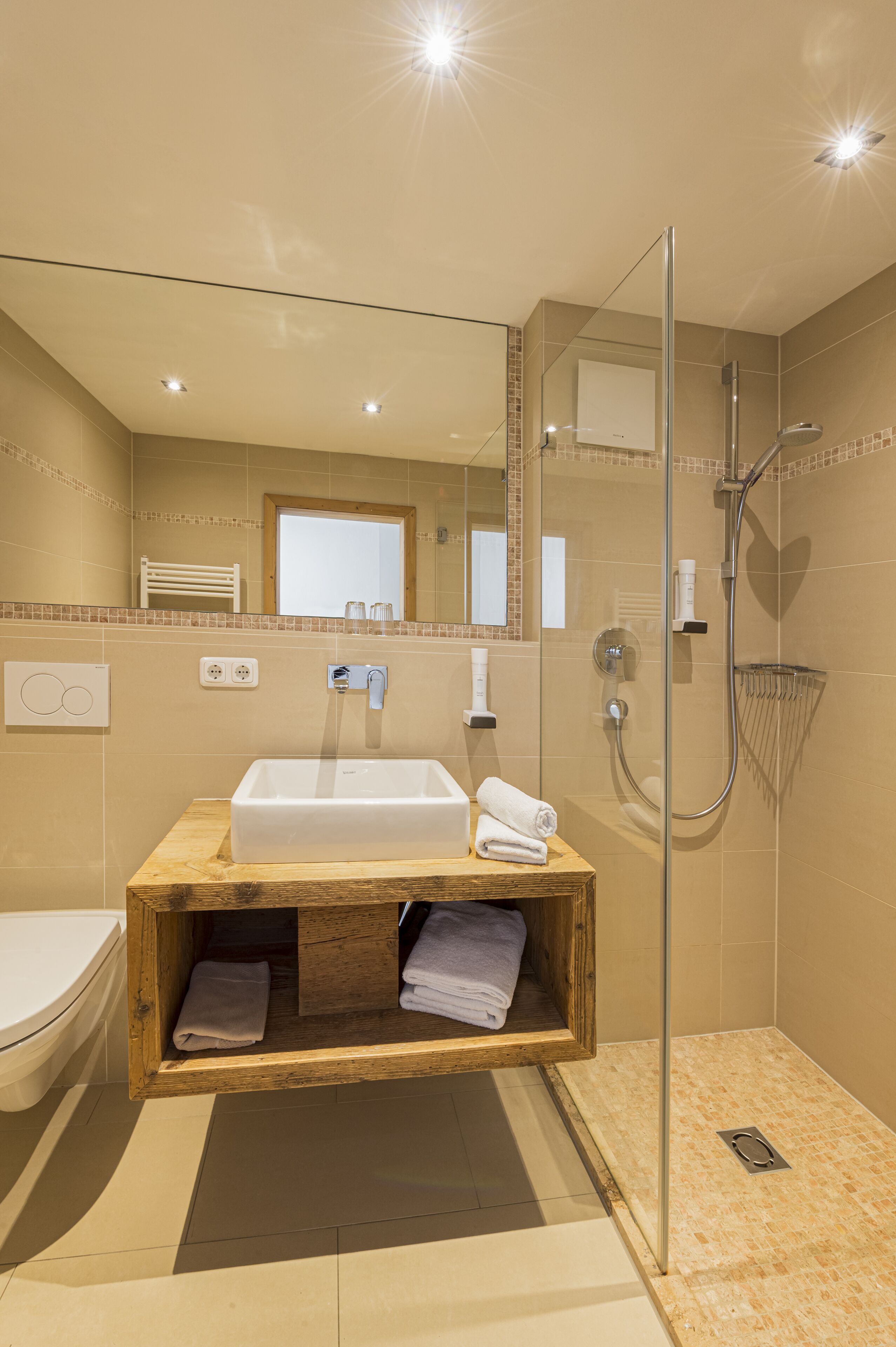 deluxe double room | bathroom | free toiletries, hair dryer, towels