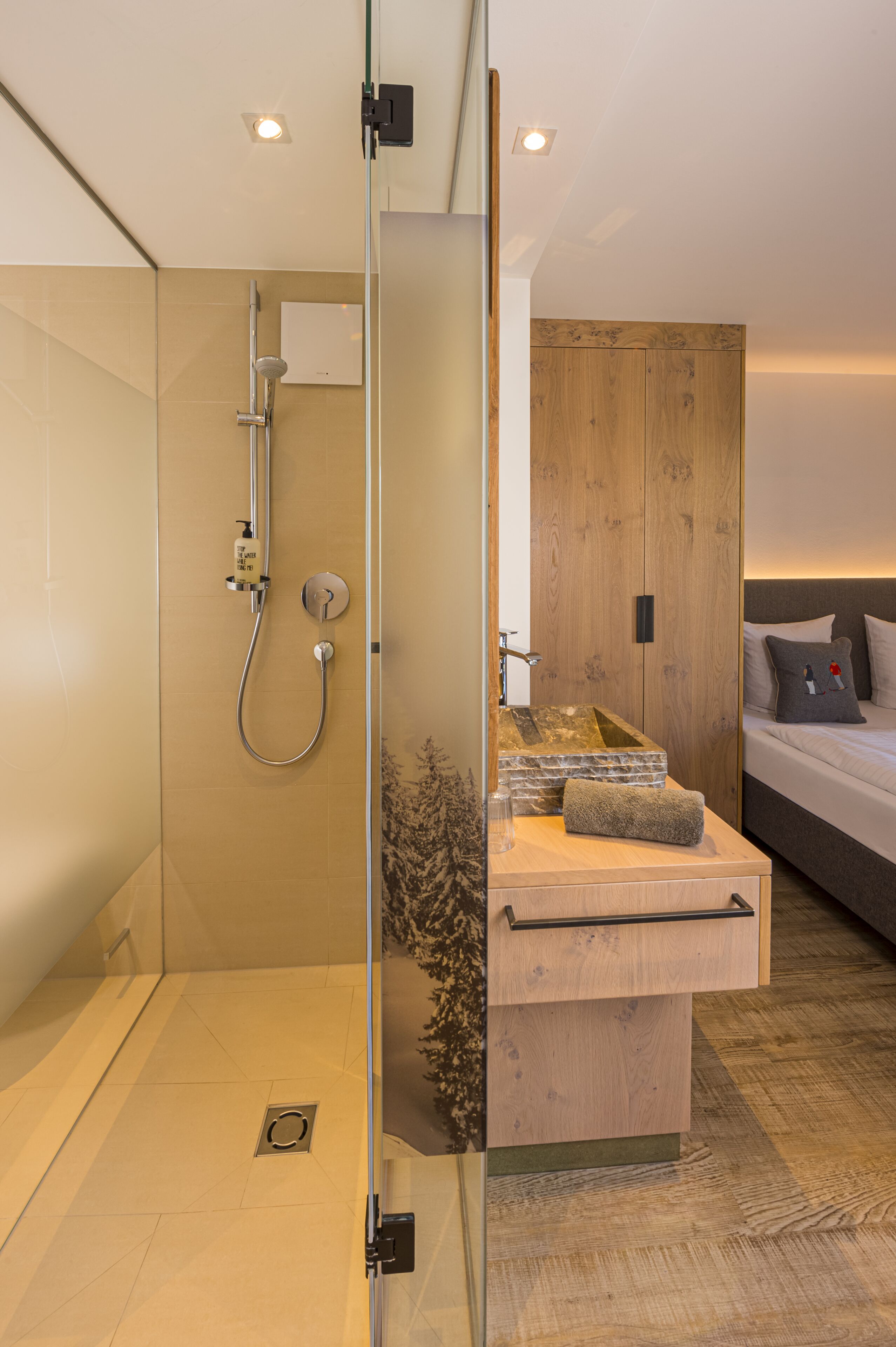 business double room, mountain view | bathroom | free toiletries, hair dryer, towels