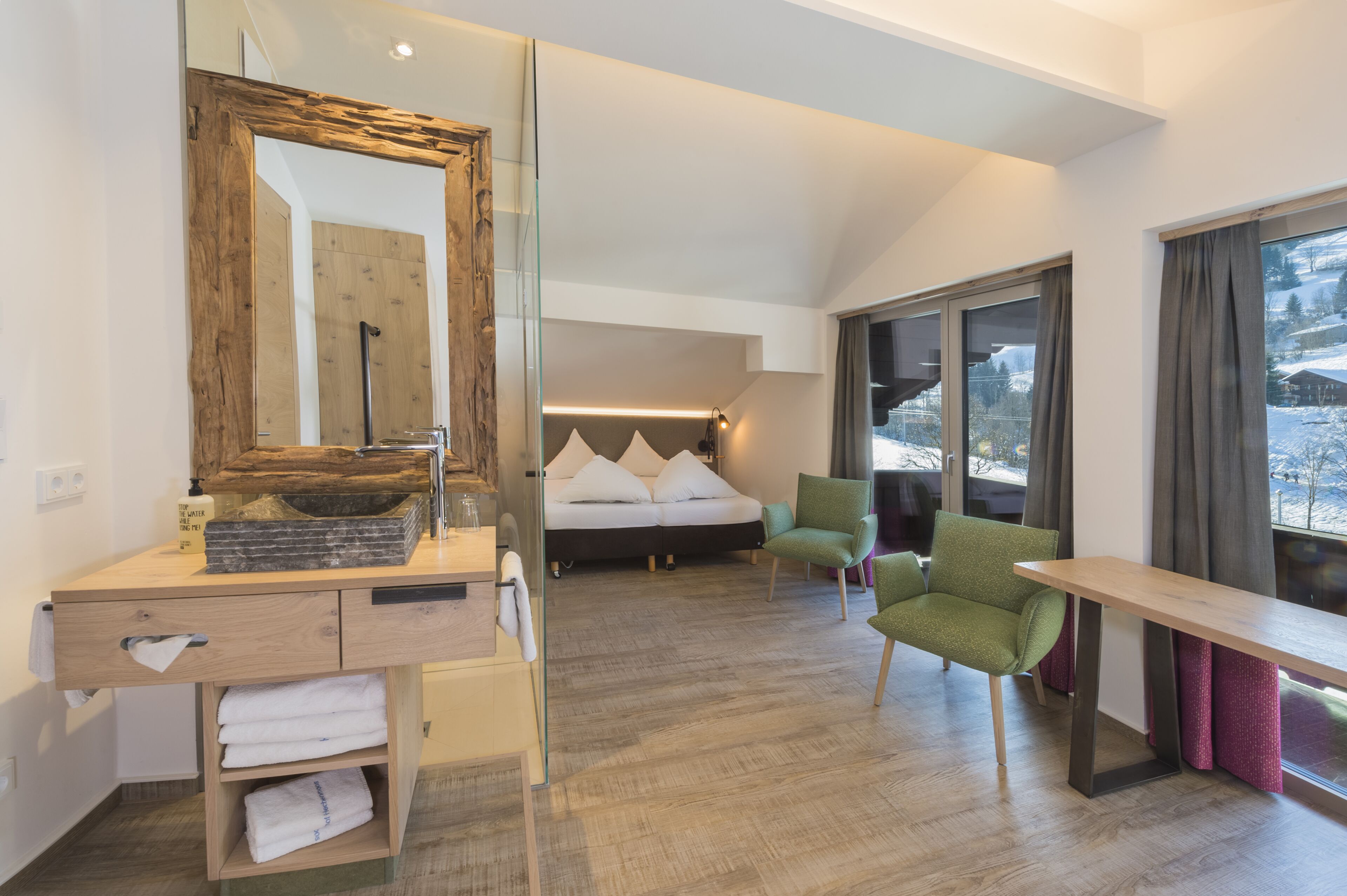 family room, 2 bedrooms | desk, soundproofing, free wifi, bed sheets