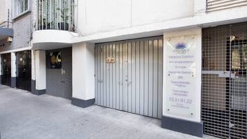 Vista frontal de la propiedad
