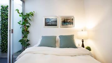 Habitación doble | Decoración personalizada, tabla de planchar con plancha y wifi gratis