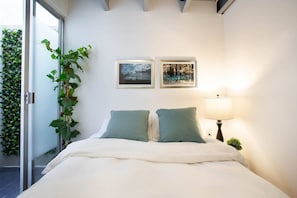 Double Room | Individually decorated, iron/ironing board, free WiFi, bed sheets - Hostel Top Location Polanco (Mexico City)