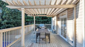 Outdoor dining - Private setting with treetop views, resort style pool and jacuzzi, fully... (Water Mill)