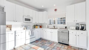 Microwave, oven, stovetop, coffee/tea maker - Private setting with treetop views, resort style pool and jacuzzi, fully... (Water Mill)