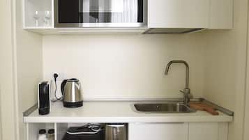 Fridge, microwave, stovetop, electric kettle