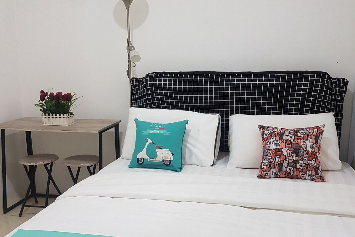 Family Suite, 2 Bedrooms | Individually decorated, individually furnished, desk, free WiFi