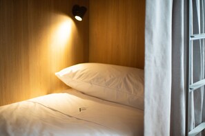 Phòng tập thể, phòng tập thể nam và nữ, phòng tắm dùng chung | Bàn, khu vực làm việc phù hợp cho laptop, phòng cách âm 