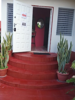 Exterior detail - Tranquil hideaway for travelers needing to unwind and be In tune with nature (Discovery Bay)