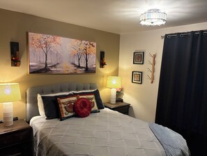 3 bedrooms, desk, WiFi, bed sheets