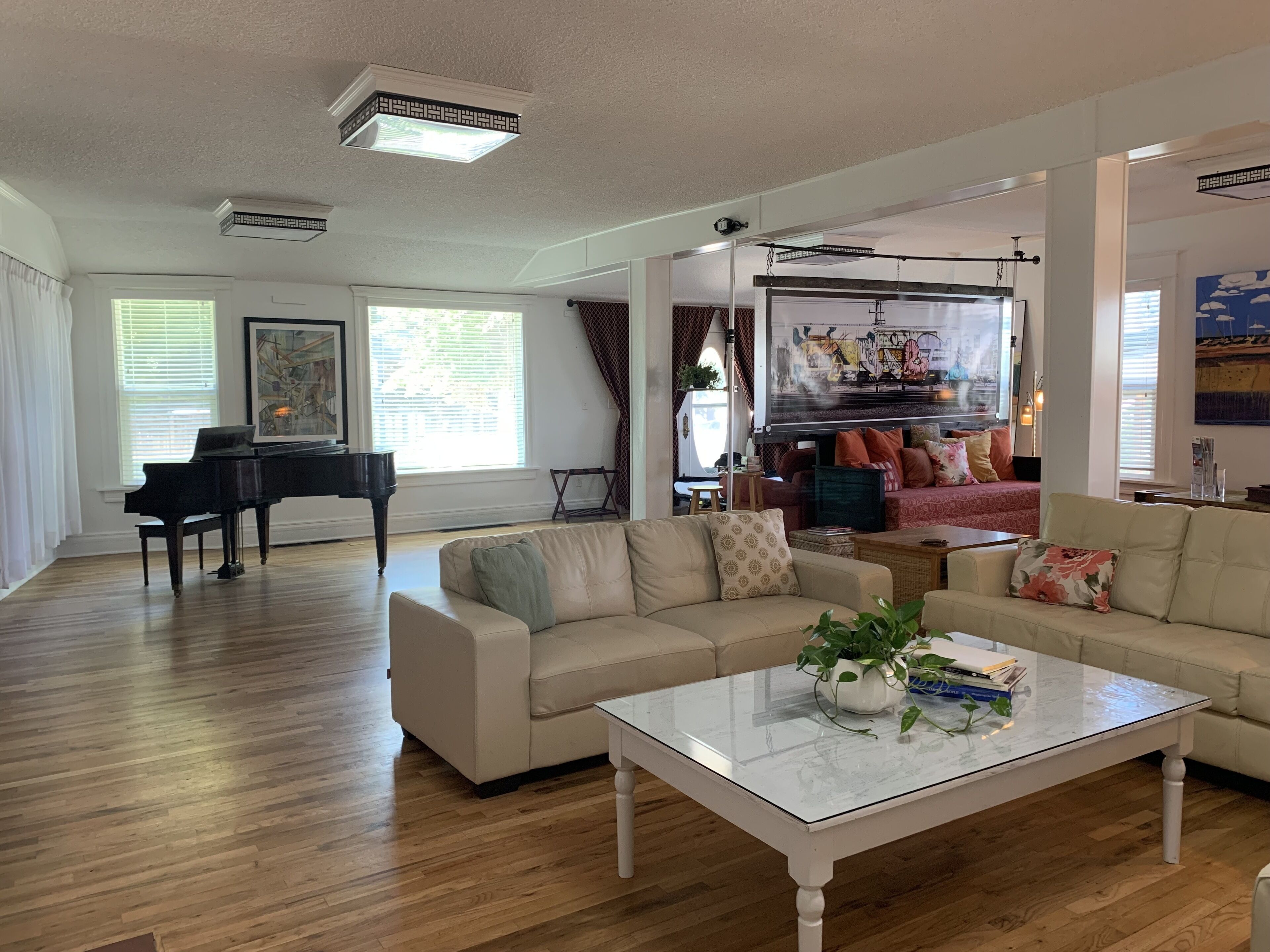 Charming, Spacious First Floor of Charming 1903 Home in Downtown Nampa