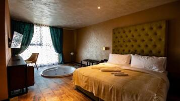 Luxury Apartment | 1 bedroom, hypo-allergenic bedding, minibar, in-room safe