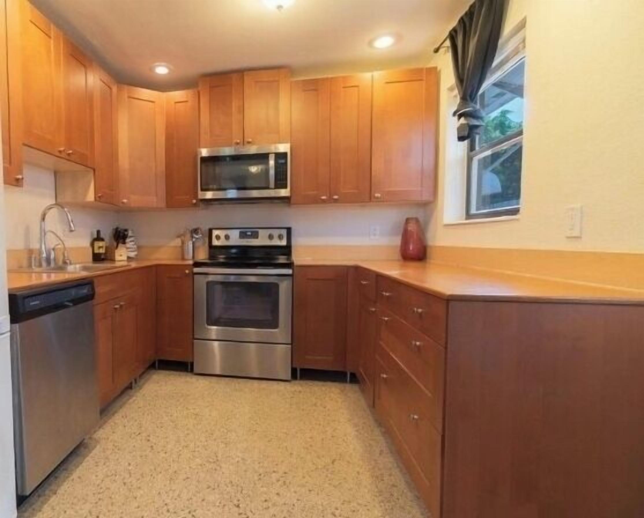 Popstroke Beach and Downtown with Pool