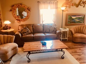 TV, DVD-spiller, bøker og filmbibliotek