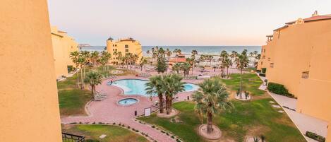 Een verwarmd zwembad