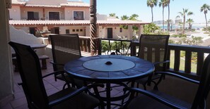 屋外ダイニングエリア