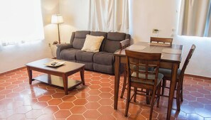TV, caminetto, lettore DVD