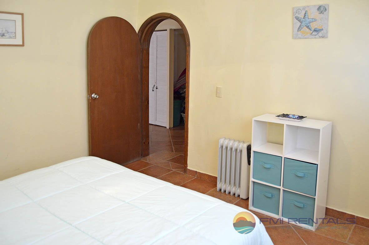 Casa Amarilla top floor 3 bedrooms 3 bathrooms by FMI Rentals