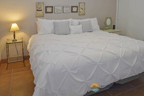 2 slaapkamers, een strijkplank/strijkijzer, reisbedje, gratis wifi